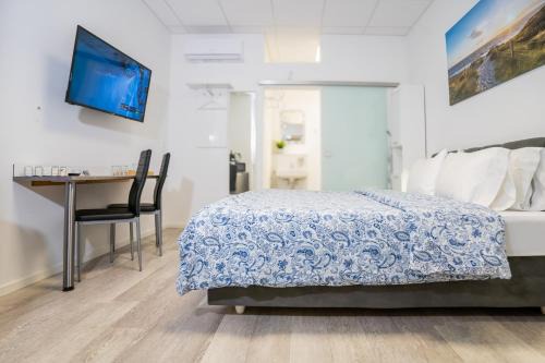 Ramstein-Miesenbach Hotel | Private room #1 with King Size, ground floor, AC, only 2min to RAB