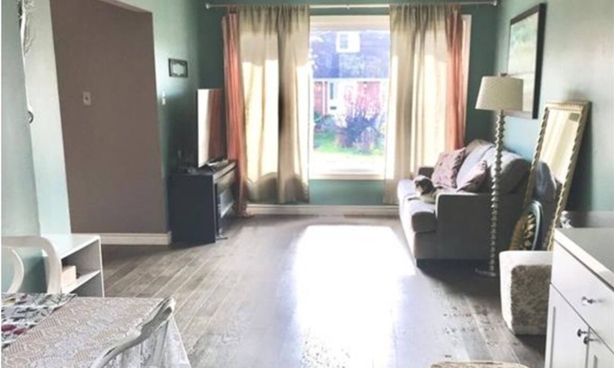 North Bay House | Private room in basement close to bus stop in North bay Only for girls