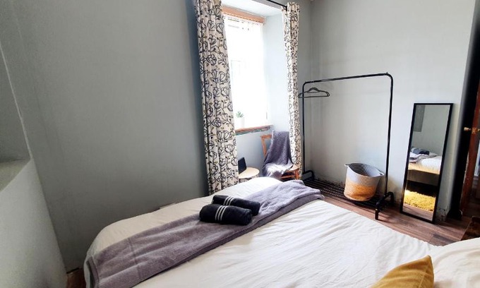 Dunblane House | Private Room in Beautiful Village