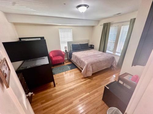 Everett House | Private Room in Everett
