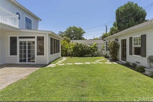 Burbank House | Private room in guest house - Mini Mansion