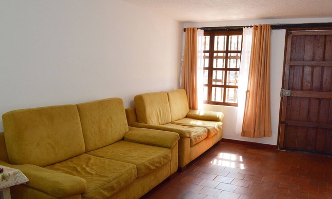 Old Town Apartment | Private room near the downtown area!