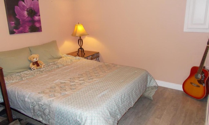 Waterloo House | Private Room Near Uptown Waterloo