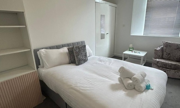 Kelvinbridge Apartment | Private Room with Shared Spaces in Glasgow West End