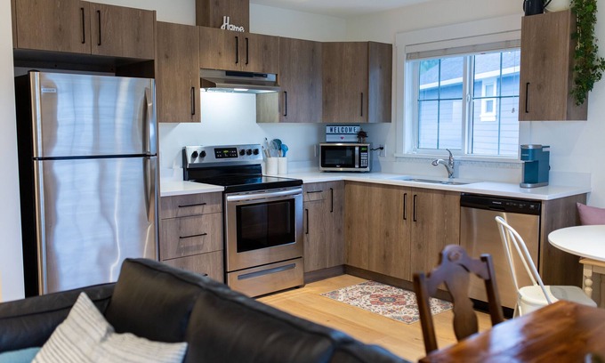Colwood Apartment | Private Royal Bay Getaway