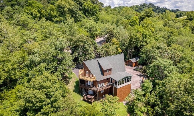 Smithville Cabin | Private, Rustic Luxury at Center Hill Lake!