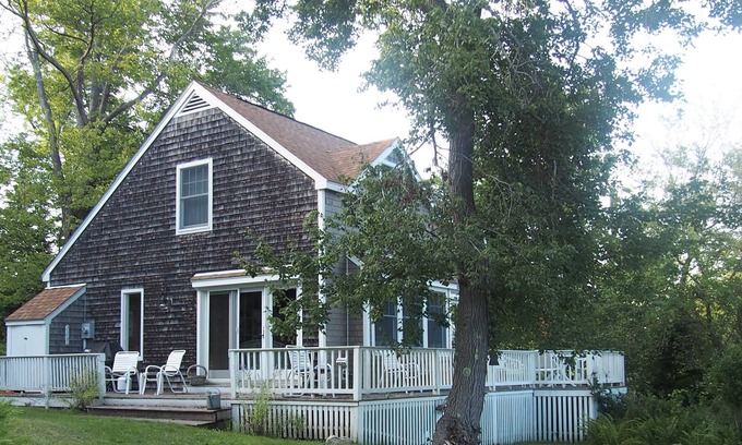 Long Island Cottage | Private sanctuary on Maine coastal island.