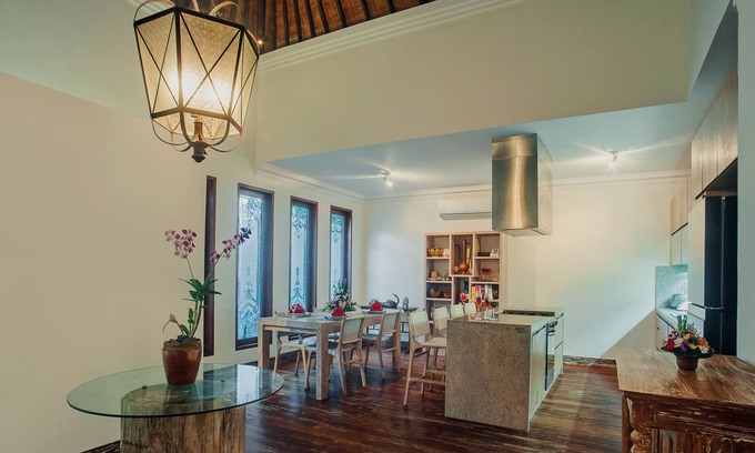Berawa House | Private Sanctuary with Pool and Media Room - CHSE