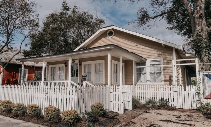 Freetown - Port Rico Apartment | Private Studio - Downtown 1Br 1Bath