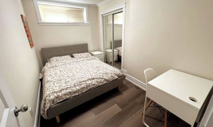 Sunset Apartment | Private suite 1 bed 1 bath - 15 mins YVR/downtown