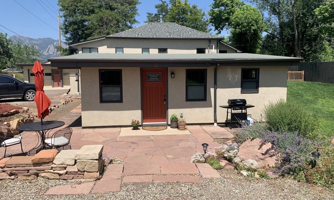 Boulder Cottage | Private Upscale Cottage at the Trailhead - Rural Feel, 2 Minutes to Boulder