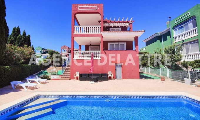 Peniscola Ski Chalet | Private villa, 4 bedrooms, 2 bathrooms, swimming pool, barbecue, Wifi
