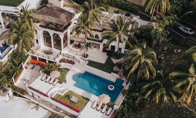 Las Brisas House | Private villa in the most exclusive neighborhood in all of Acapulco "Las Brisas"