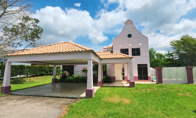 A'famosa Resort Villa | Private Villa With pool bbq sound system wifi snooker