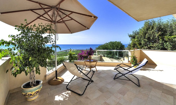 Donnalucata Villa | Private villa 10 meters from the sea parking wifi barbecue 4 bathrooms 4 bedrooms