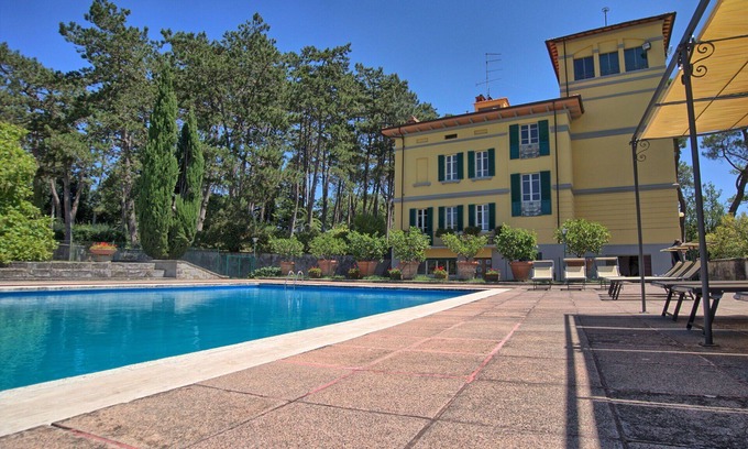 Ponte Buriano Villa | Private Villa with hot tub, private pool, WIFI, TV, pets allowed, panoramic view, close to Arezzo