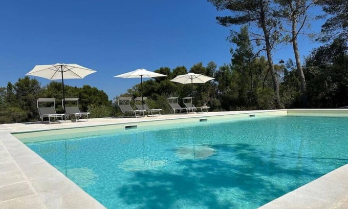 Alberobello Villa | Private Villa with A/C, WIFI, private pool, TV, pets allowed, parking, close to Alberobello