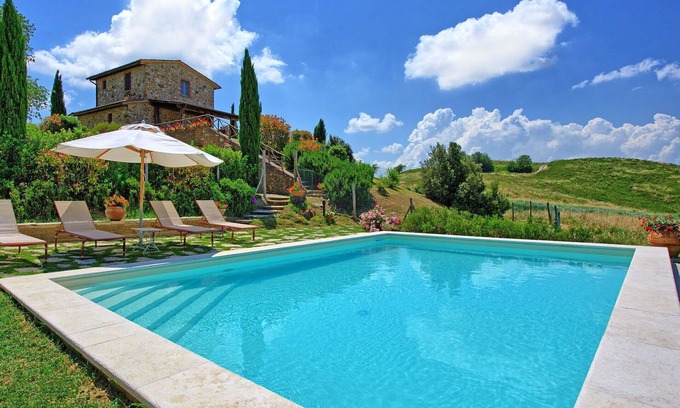 Trequanda Villa | Private Villa with WIFI, private pool, TV, veranda, panoramic view, parking, close to Montepulciano