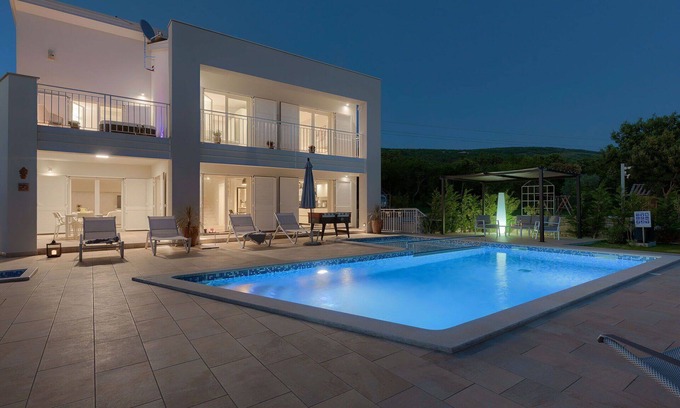 Diminici Villa | Private Villa with WIFI, A/C, private pool, hot tub, TV, terrace, pets allowed, panoramic view