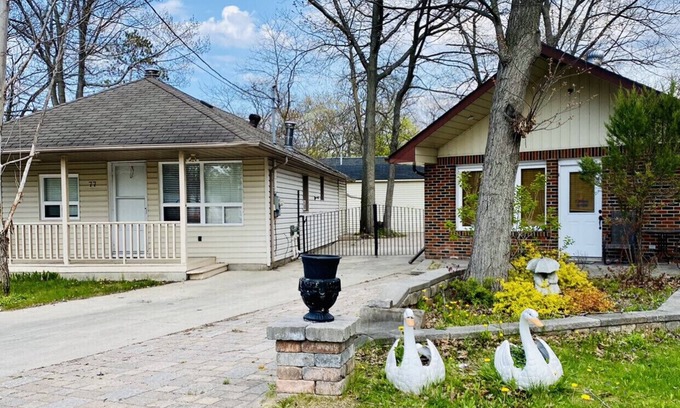 Wasaga Beach House | Private Wasaga Retreat Just 1.5min Walk To Beach!