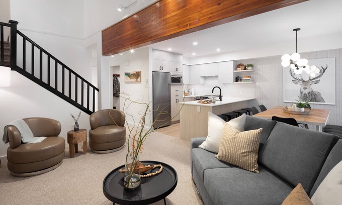Blackcomb House | Professionally Renovated throughout during Fall 2022! Garage, walk to slopes. Exquisite