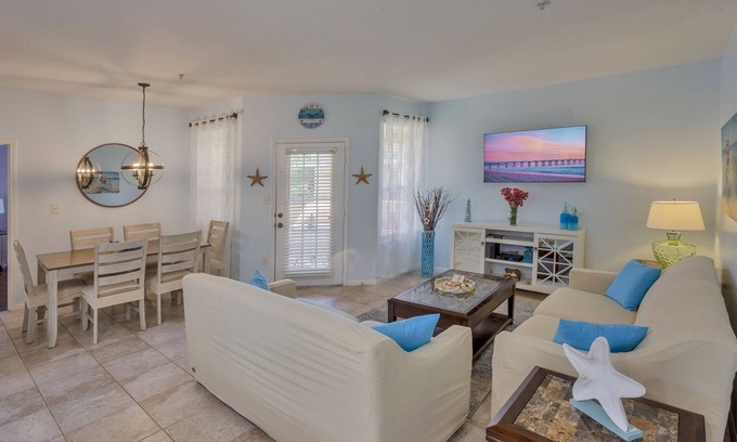 Clearwater Condo | PROMO PRICES!CLEARWATER BEACH 2beds,2baths,FREE WI-FI/Parking in gated comunity