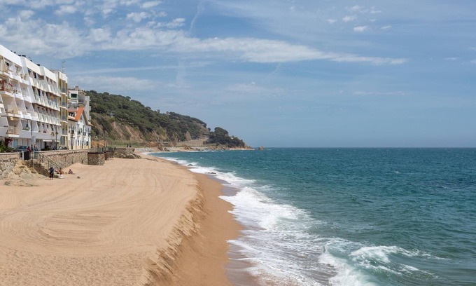 Sant Pol De Mar Villa | Property with classic style 200m beach and parking