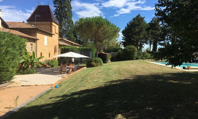 Morance House | Propriété de Charme en Pierres Dorées Avec Piscine & Parc de 0,5ha . 25' de Lyon