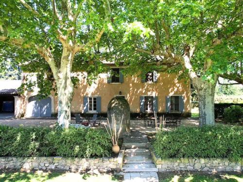Cavaillon Villa | Provencal Farm with swimming pool near Isle sur la Sorgue - 10 people.