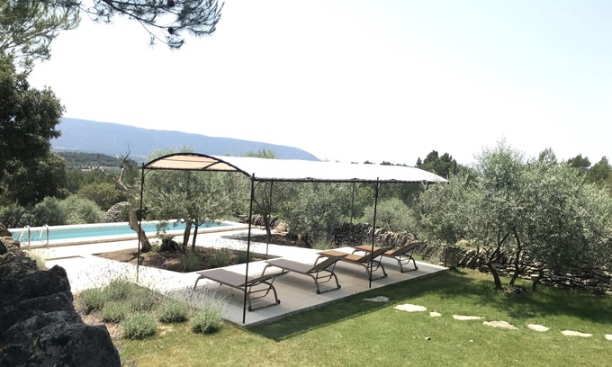 Gordes House | Provencal Mazet with dominant view of the Luberon private pool and air conditioning