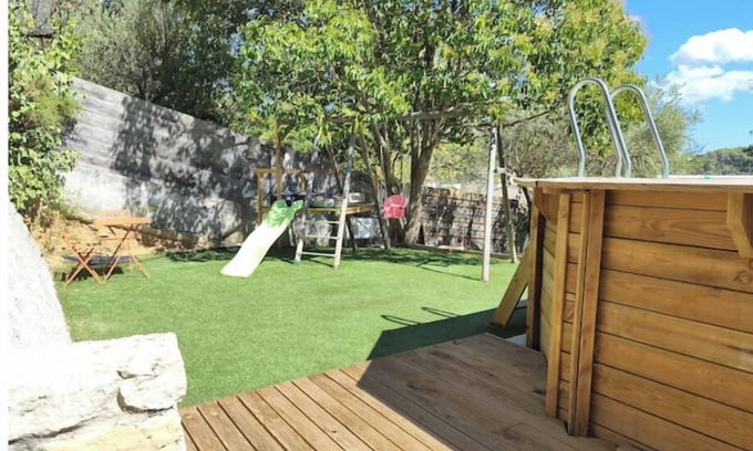 Cabasse Villa | Provençal villa in pinewoods with fireplace, pets welcome