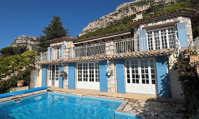 Saint-Jeannet Villa | Provencal villa with stunning views Cote d'Azur Nice Antibes Cannes swimming pool