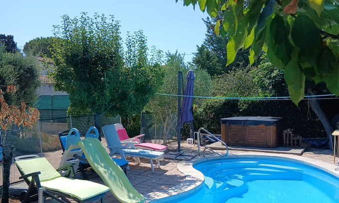 Morieres-les-Avignon Ski Chalet | Provence Bungalow Family 3 Rooms Swimming pool sharing 1h00 8km from Avignon