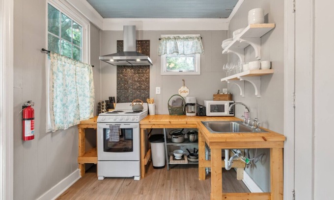 North Charleston House | Prvte Unit/Loft/WD/Lg Yard