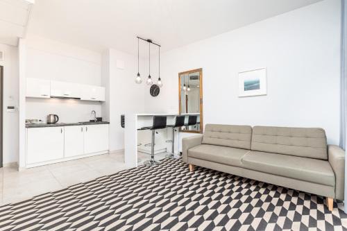 Wola Apartment | Prymasa Tysiąclecia 83A C - D by Homeprime