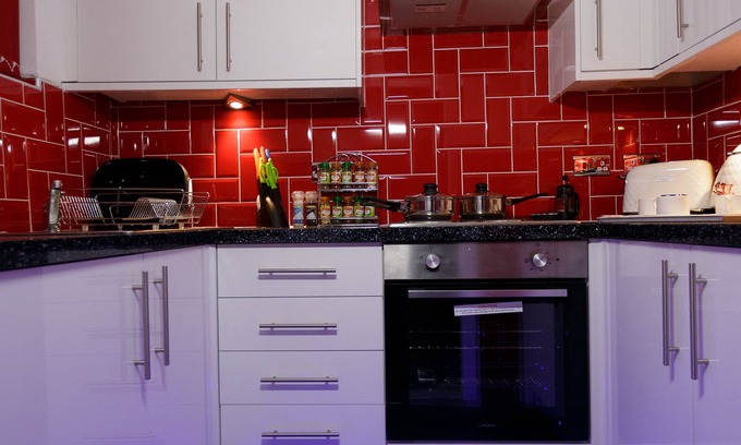 Harehills Apartment | £3 taxi ride from central leeds