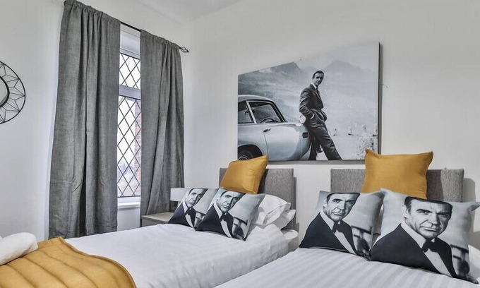 Rotherham House | Psalters Lane - A newly refurbished, fully serviced house on a quiet residential street with plen...