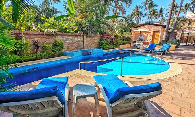 Bucerias House | Psarita: Poolside bungalow in a beachfront garden