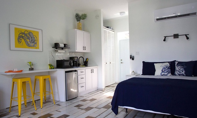 Puntas Apartment | ★ Pulpo Loco Loft - Stylish, sparkling clean loft - Walk to Sandy Beach ★