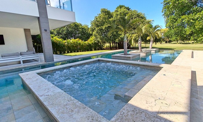 Bavaro Villa | Punta Cana Bachelor Party 6 BR Luxury Villa