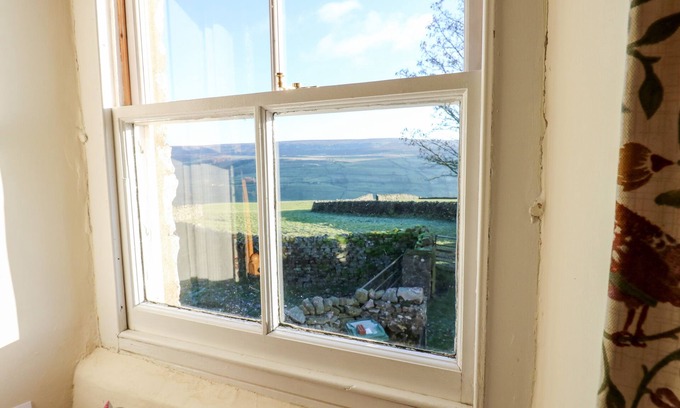 Low Row Cottage | PURSGLOVE COTTAGE, pet friendly, character holiday cottage in Low Row