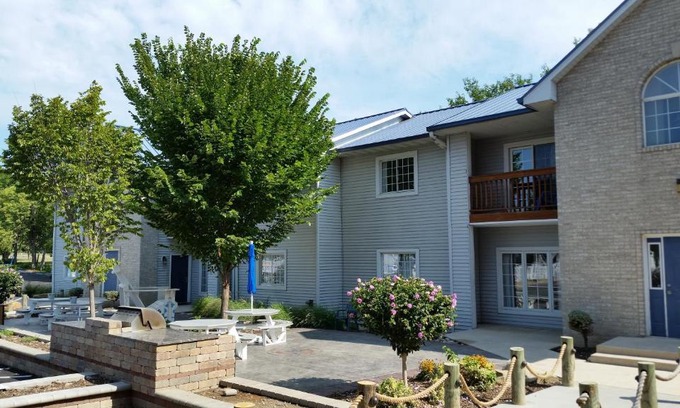 Put-in-Bay House | Put-in-Bay Poolview Condo #3
