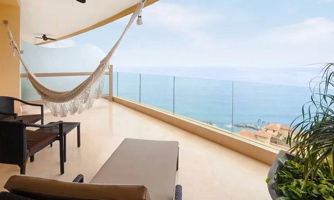 Mismaloya Hotel | ✩ PV Getaway ✩ Studio w/King Bed & Balcony Views ✩