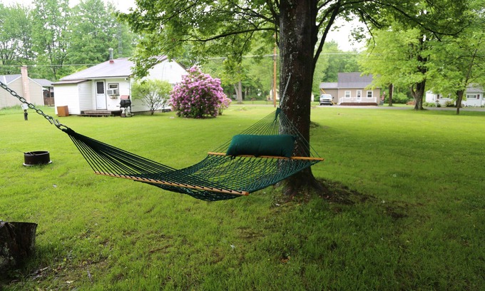Pymatuning Central Cottage | Pymatuning Lake Walking distance to Espyville Marina!