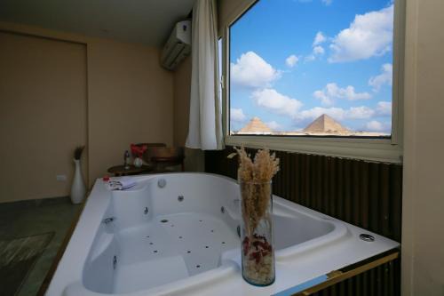 Kafrat al Jabal Hotel | pyramids palace view