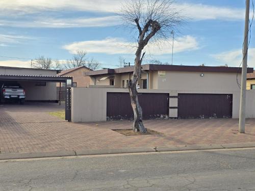 Emfuleni Apartment | Qhephulitshe