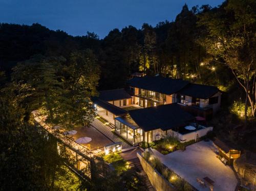 Dujiangyan Hotel | Qingcheng Mountain Jiuxipo · Mountain Stream Bamboo Forest Private Hot Spring Homestay