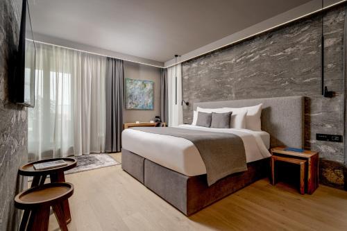 Tractorul Hotel | Qosmo Brasov Hotel