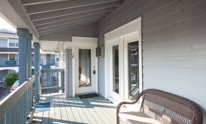 Hood River Condo | Quaint 1 bedroom, 2 bath, sleeps 4, downtown, parking, easy come easy go