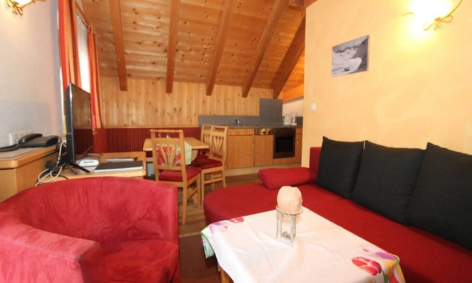 Huben Apartment | Quaint Apartment in Längenfeld